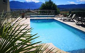 Studio Bellevue indépendant piscine parking terrasse proche centre Annecy